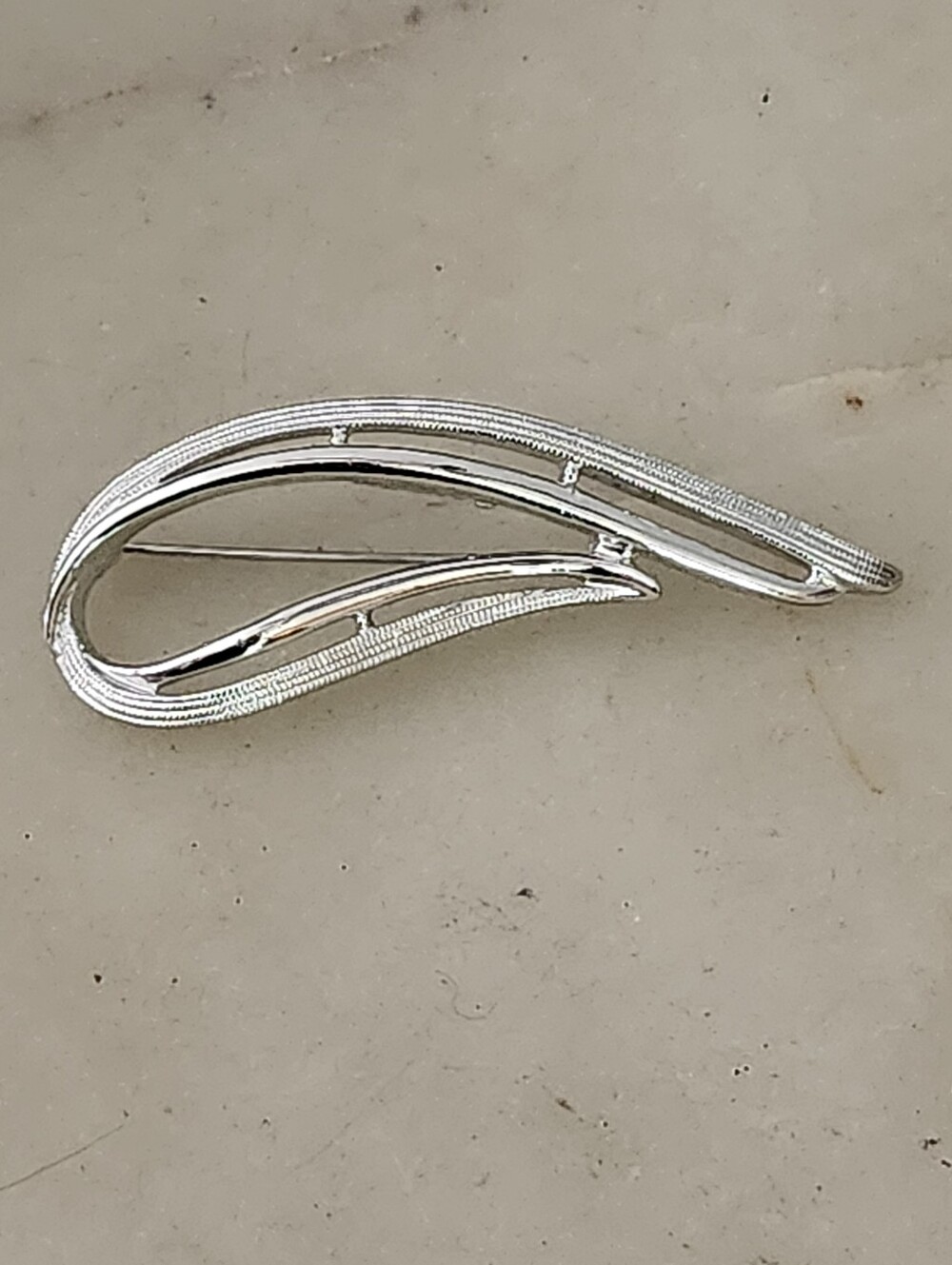Vtg Sarah Coventry "Stunning" Silver Tone MCM Abstract Brooch